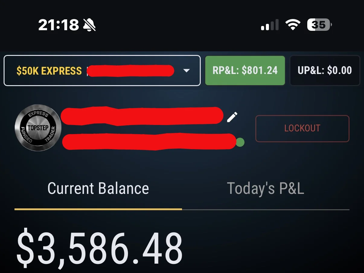 Compte Topstep 50K Express sur téléphone : 801,24 $ réalisés, solde de 3 586,48 $. Identifiants du compte barrés.
